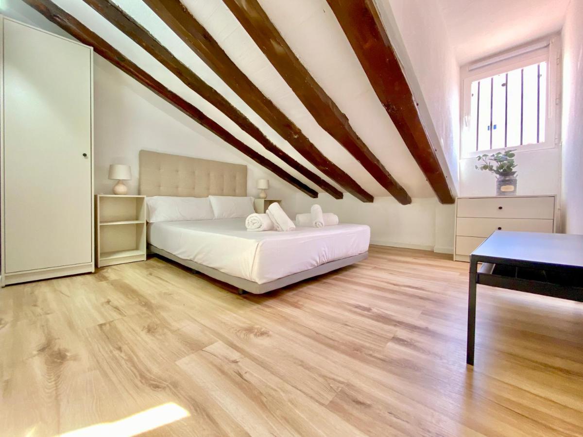 Malasana Attic - In The Center *